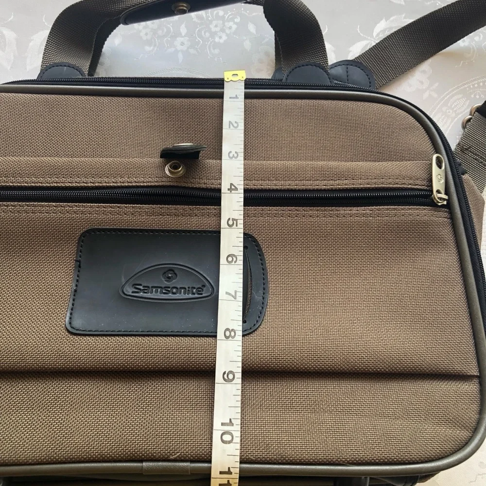 Samsonite Tan/Black Medium Duffel Carry-On All Travel Bag Messenger/GYM Tote